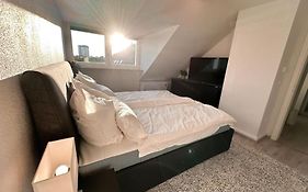 Zentrale Wohnung Fuer 4 Mit Bett Und Schlafcouch